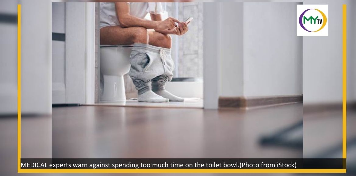 Sitting for too long on the toilet bowl poses health risks, doctors warn  - article image