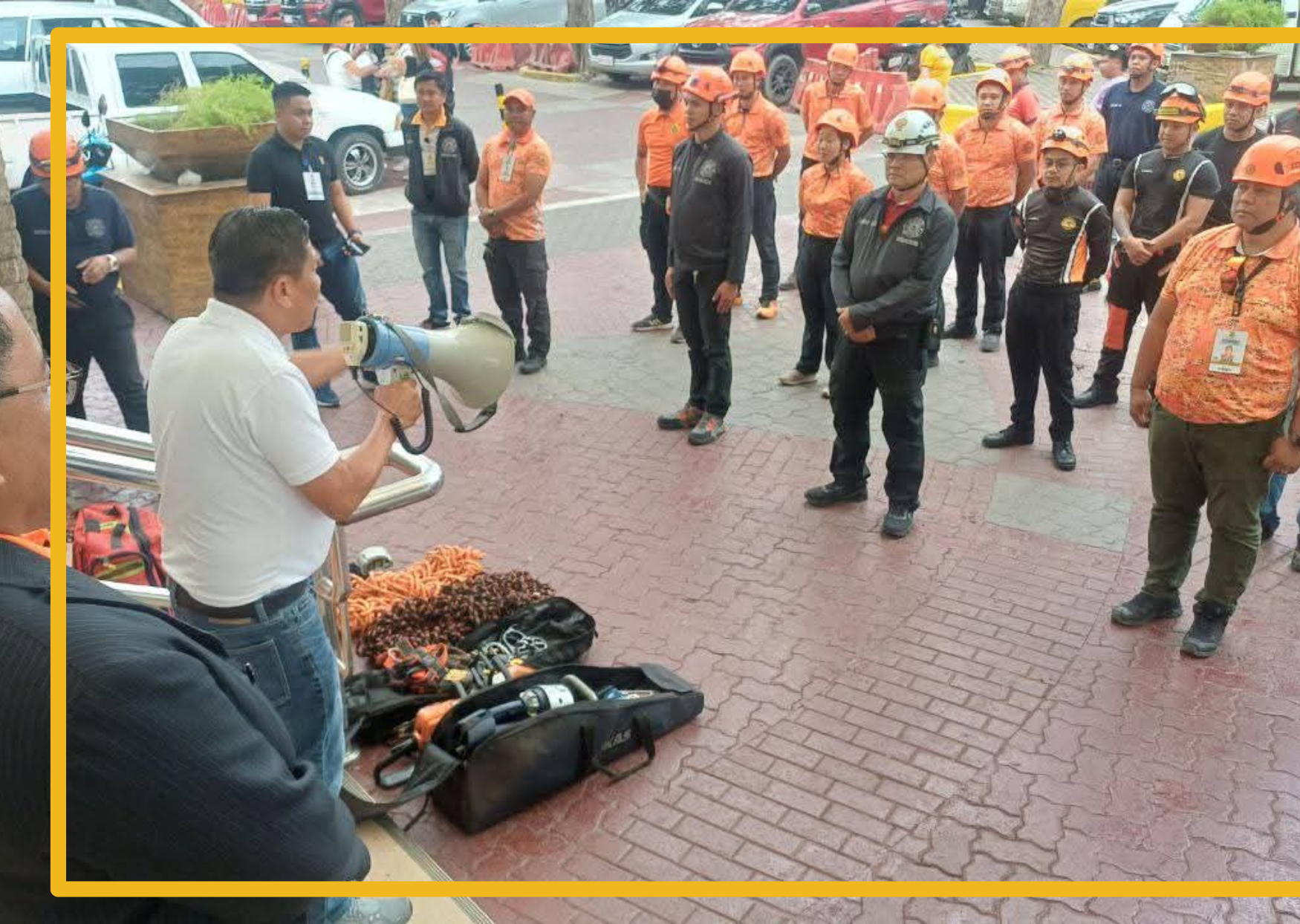 Cebu City deploys buses amid ‘Basyang’ threat - related article thumbnail